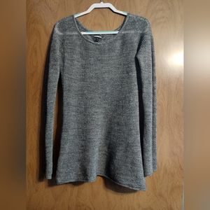 EXPRESS Ladies Lightweight Pullover Sweater. Size Medium. Long Sleeves.